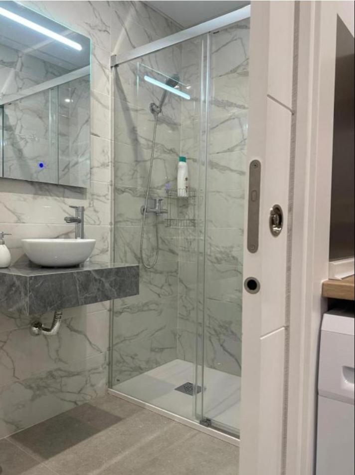 Apartment Hermoso Piso A 5 Minutos De La Estacion De Bus Y Tren Maria Zambrano *