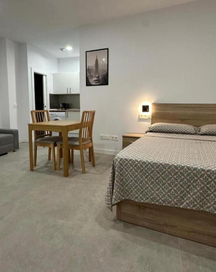 Hermoso Piso A 5 Minutos De La Estacion De Bus Y Tren Maria Zambrano Apartment *