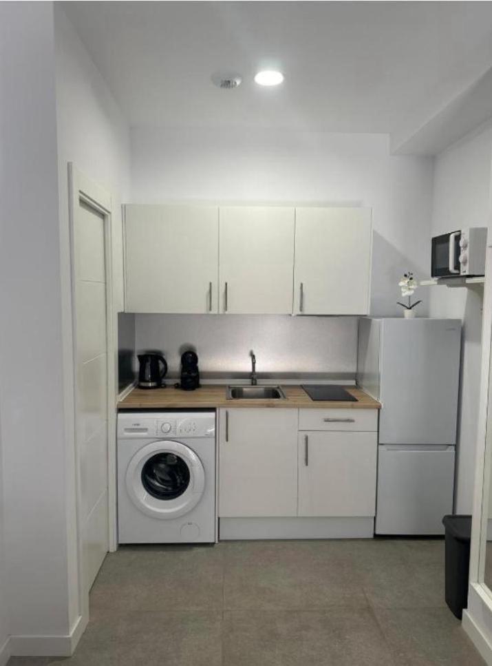 Hermoso Piso A 5 Minutos De La Estacion De Bus Y Tren Maria Zambrano Apartment Malaga